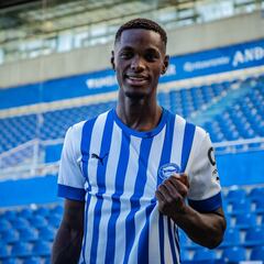 Álex Balboa no jugará en Primera y apunta al Mirandés