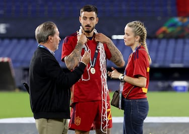 El cuñado de Dani Carvajal está casado desde 2016 con Melanie Cañizares, hermana melliza de Daphne. Ambos se casaron en 2016 cerca del municipio madrileño de San Lorenzo de El Escorial entre más de un centenar de invitados. Melanie Cañizares tiene casi 36.000 seguidores en Instagram, se define simplemente como mamá de Leo y Lucas y dedica un cariñoso corazón a su marido, a Joselu.  