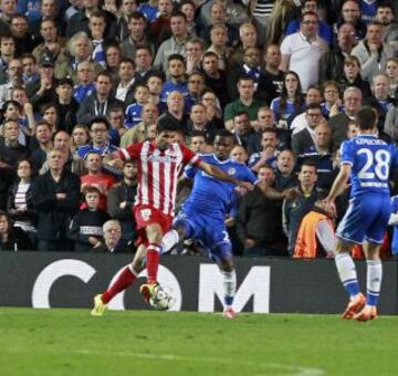 1-2. Etoo derribó a Diego Costa dentro del área y el árbitro Rizzoli señaló la pena máxima. El propio Costa se encargó de subir el segundo tanto al marcador.