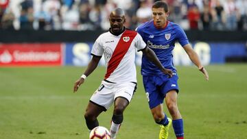 El futbolista franc&eacute;s del Rayo Vallecano, G&auml;el Kakuta, durante un partido.