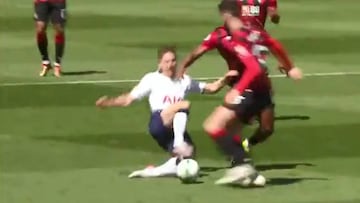 ¡Dos minutos duró Foyth! Entró en el 46' y en el 48' fue expulsado