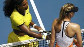 Serena saluda a Sharapova, tras el &uacute;ltimo partido disputado por ambas en el Open de Australia.
