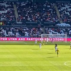 Vigouroux genera euforia en los hinchas con sus tapadas en Inglaterra: ¡Volada espectacular!