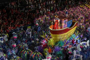 Uno de los eventos más importantes de Brasil se vuelve a celebrar. Tras dos años de parón por el COVID vuelve el Carnaval de Río.