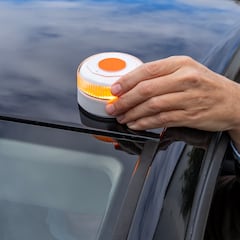 ¿Qué equipamiento es obligatorio llevar en el coche?