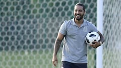 Maluma durante un entrenamiento con la selecci&oacute;n de M&eacute;xico de preparaci&oacute;n para el Mundial de Rusia (Photo by Hector Vivas/Getty Images)