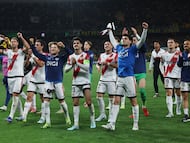 Soccer Football - UEFA Conference League - Quarter Final - Second Leg - AEK Athens v Rayo Vallecano - OPAP Arena, Athens, Greece - April 16, 2026 Rayo Vallecano's Oscar Valent