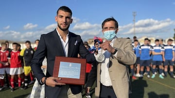 Rafa Mir, junto al alcalde de Murcia, Jos&eacute; Antonio Serrano.