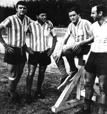 En todos esos torneos la figura de El Mariscal, destacó por encima de la de sus compañeros. Sin duda buena parte de responsabilidad en su proyección como futbolista la tuvo la llegada de Juan José Pizzuti -su director técnico- que lo colocó a la derecha y lo convirtió en uno de los mejores zagueros del fútbol argentino.