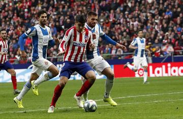 Asistencia de Vitolo, con un pase entre l¨ªneas espectacular; Morata controla bien y le pega a puerta con todo.