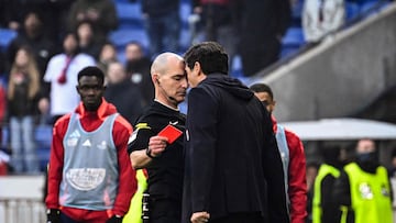 Lyon's Portuguese head coach Paulo Fonseca (R) yells at French referee Benoit Millot (L) after receiving a red card during the French L1 football match between Olympique Lyonnais (OL) and Stade Brestois 29 (Brest) at the Parc Olympique lyonnais in Decines-Charpieu, central-eastern France on March 2, 2025. (Photo by JEFF PACHOUD / AFP)