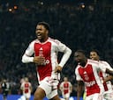 Bergwijn y Akpom marcan la vuelta del Ajax