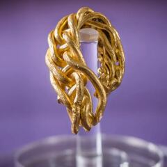 They go for a walk with the metal detector and find a Viking vestige of gold: “At first I couldn’t believe it”