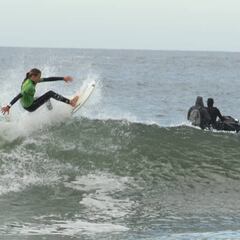 Estela López Cross, un diamante en bruto para el surf chileno