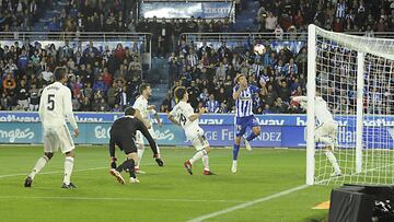 El Alavés, con un gol de estrategia, ganó al Madrid.