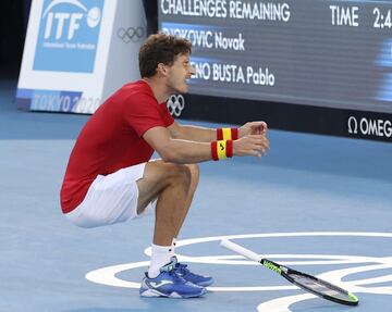 El asturiano, un gigante ol¨ªmpico, le derrot¨® por 6-4, 6-7 (6/8) y 6-3 en 2h:49 a Novak Djokovic