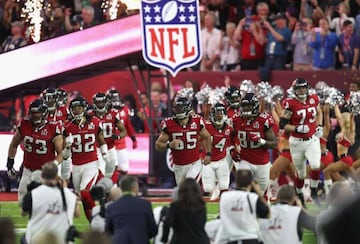 Los Falcons saltaron al césped. Todo preparado para el inicio de la Super Bowl 51