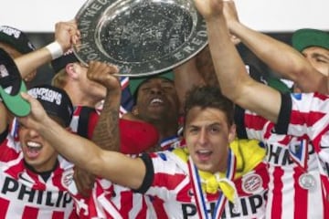 El defensor ganó la Liga de Holanda con PSV en 2014/2015.