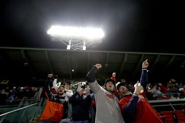 Los aficionados celebraron en demasía la victoria de los Red Sox. 