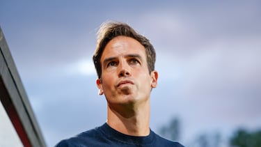 MADRID, 02/05/2025.- El entrenador del Rayo Vallecano, Iñigo Pérez, este viernes, durante el partido de la jornada 34 de LaLiga EA Sports, entre el Rayo Vallecano y el Getafe CF, en el Estadio de Vallecas en Madrid. EFE/ Daniel González