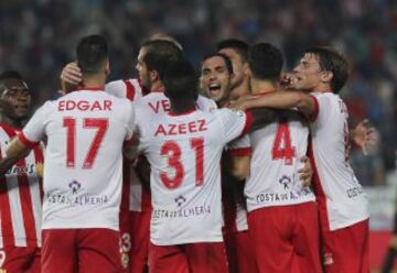 1-1. Verza celebra con sus compañeros el gol del empate logrado de penalti.