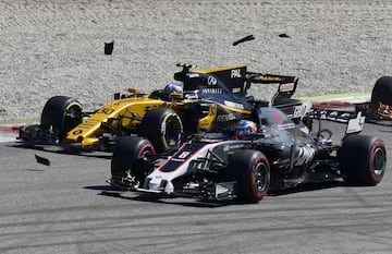 El piloto francés de Haas fue golpeado por el holandés de  Red Bull, Max Verstappen. Ambos pudieron seguir en la carrera tras pasar por boxes.