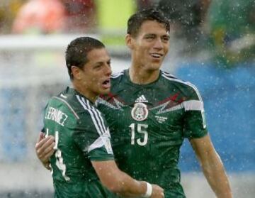 Con la Selección Mexicana Sub 17 logró la Copa del Mundo Sub 17, posteriormente debutaría con la absoluta del Tricolor, donde ha ganado dos veces la Copa Oro. Además, defendió la casa verde en los Mundiales de Sudáfrica y Brasil.