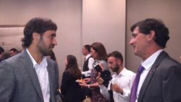 Raúl habla con Kempes en Nueva York.