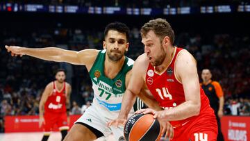 Basketball - EuroLeague Final Four - Third Place - Olympiacos v Panathinaikos - Etihad Arena, Abu Dhabi, United Arab Emirates - May 25, 2025 Olympiacos' Sasha Vezenkov in action with Panathinaikos' Omer Yurtseven REUTERS/Rula Rouhana