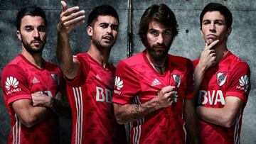 River Plate presenta la camiseta alternativa.