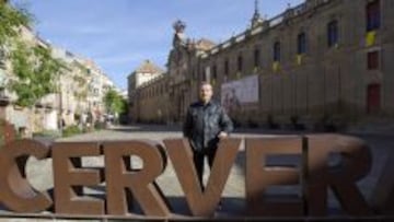 ORGULLO FAMILIAR. Ramón Márquez, tío de Marc (también su padrino) y Álex es presidente del Club de Fans de Marc y hermano mayor de Julià, padre de los campeones.