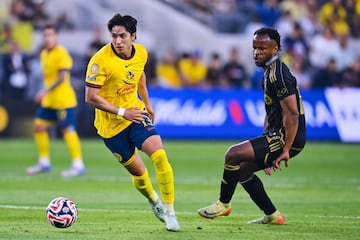 En Los Ángeles, California, EE. UU., Los Ángeles (R) de Los Ángeles FC y Los Ángeles FC durante los Estados Unidos FC y los Epobis Cervical de los Estados Unidos de Estados Unidos (R) durante los Estados Unidos de Los Ángeles, Los Ángeles, el estadio BMO.