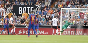 Rodrigo adelantó al Valencia. 2-1.