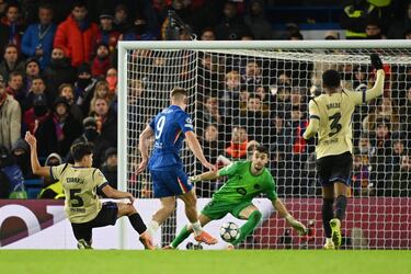 3-0. Enzo Fernández  asiste a a Liam Delap que anota a placer el tercer tanto. El gol del delantero inglés fue revisado por el VAR por posible fuera de juego del centrocampista argentino.
