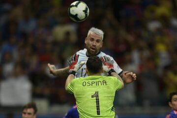 Colombia se impuso ante Argentina en el primer partido del Grupo B en el Arena Fonte Nova de Salvador Bahía. Roger Martínez y Duván Zapata sentenciaron a la Albiceleste.