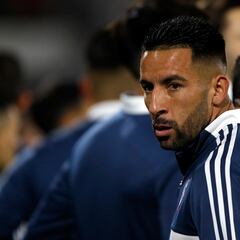 Isla se reúne con sus amigos de la Roja y envía un mensaje