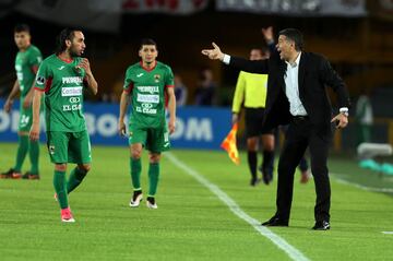 Independiente Santa Fe vence a Rampla Juniors en la segunda ronda de la Copa Sudamericana en partido jugado en El Campín. Henao marcó los goles del triunfo