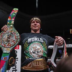 De la Hoya compara a ‘Canelo’ con Kim Kardashian: ‘es el boxeador más aburrido'