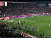 Penosa imagen final en el Girona-Osasuna: pelea con los banquillos entrando en la tangana