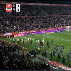 Penosa imagen final en el Girona-Osasuna: pelea con los banquillos entrando en la tangana