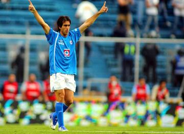 Luego de ser ídolo en Cruz Azul, el habilidoso jugador argentino continuó su carrera en el Olympique de Marsella.