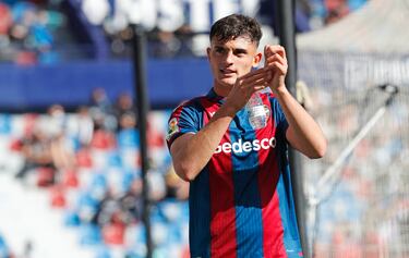 El lateral derecho tarrasense defendió los colores azulgranas en 42 encuentros en los que marcó 2 goles entre 2021 y 2023. 