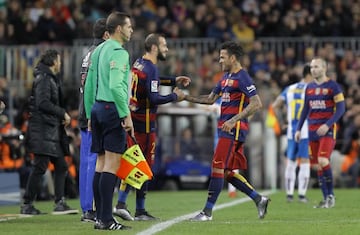 05/01/16 PARTIDO IDA OCTAVOS COPA DEL REY  BARCELONA - ESPANYOL  CAMBIO ALEIX VIDAL  ALVES