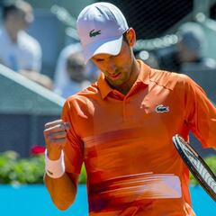 Djokovic llega a las semifinales del Mutua con la gorra