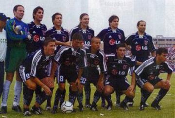 Tercero de izquierda a derecha en la fila superior, Cáceres estuvo dos años en la U, tiempo en el cual ganó el Apertura 2004.
