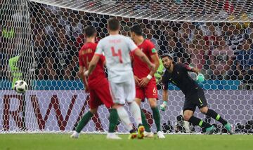 2-3. Rui Patricio en el tercer gol de Nacho Fernández.