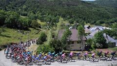 Imagen del pelot&oacute;n durante el Criterium del Dauphine de 2019.