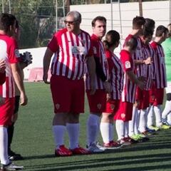 El equipo de la Liga Genuine disfruta en un torneo inclusivo