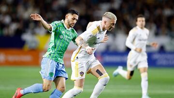 CARSON, CALIFORNIA - NOVEMBER 30: Marco Reus #18 of Los Angeles Galaxy controls the ball against Cristian Roldan #7 of Seattle Sounders during the first half in the Western Conference Final match at Dignity Health Sports Park on November 30, 2024 in Carson, California. Ronald Martinez/Getty Images/AFP (Photo by RONALD MARTINEZ / GETTY IMAGES NORTH AMERICA / Getty Images via AFP)