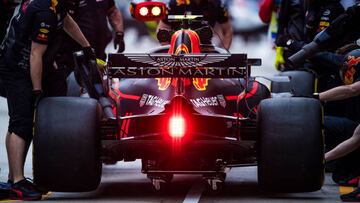 Red Bull&#039;s Dutch driver Max Verstappen arrives at the pitlane during a practice session ahead of the Formula One Chinese Grand Prix in Shanghai on April 13, 2018. / AFP PHOTO / Johannes EISELE